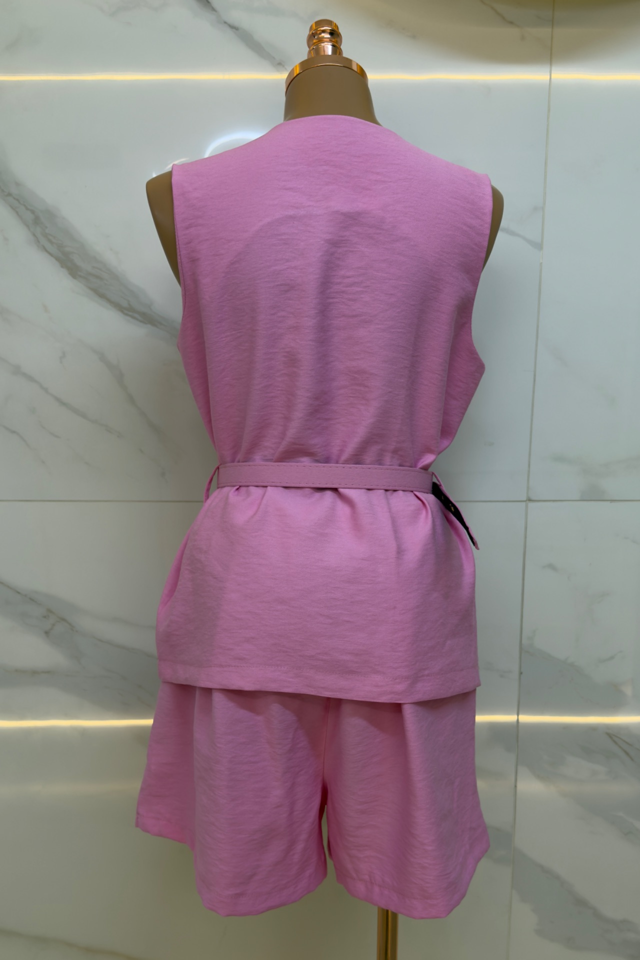 conjunto short e colete com cinto conjunto short e colete com cinto